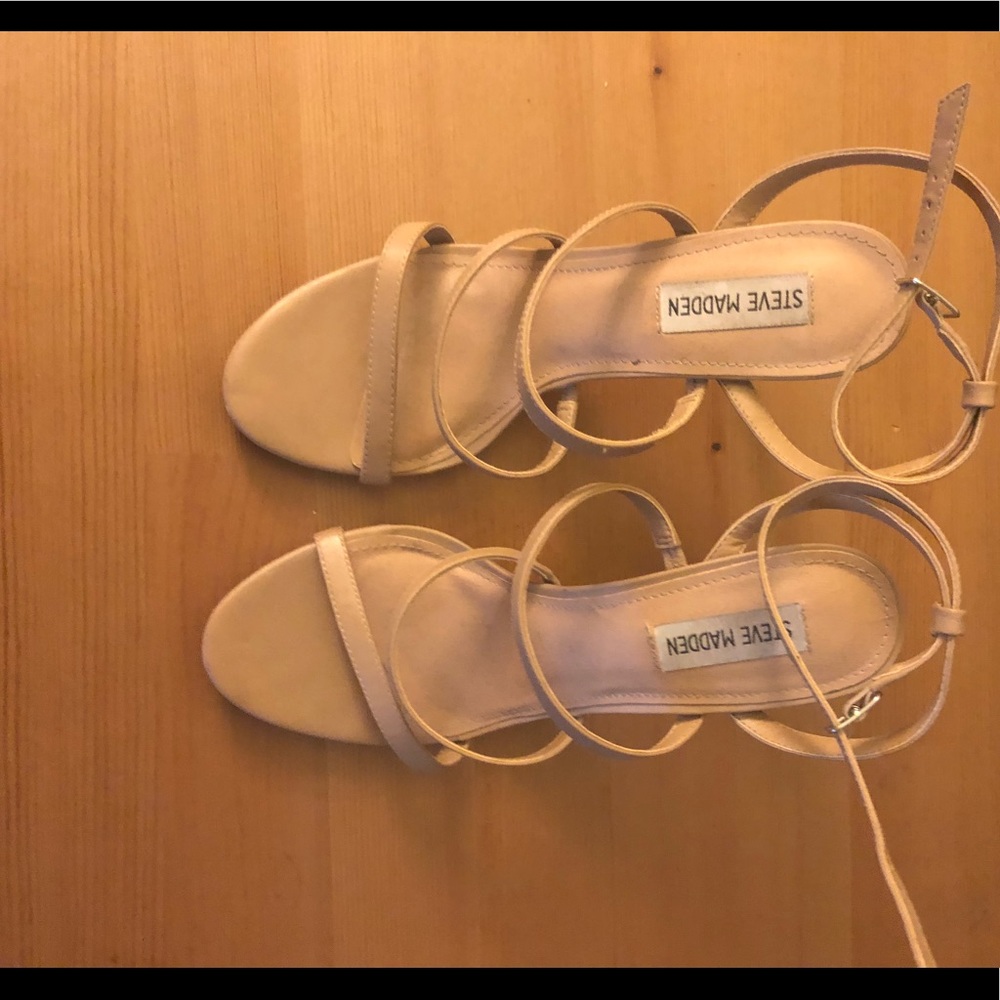 Tan 3 strap Steve Madden heel